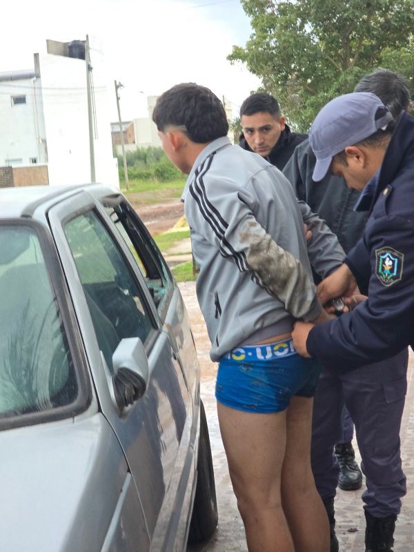 Villa &Aacute;ngela: JOVEN FUE APREHENDIDO TRAS ROMPER LA VENTANILLA DE UN AUTO E INGRESAR AL VEH&Iacute;CULO