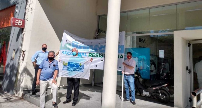 La Bancaria se manifest&oacute; hoy en Resistencia contra el cierre de sucursales de Santander y BBVA