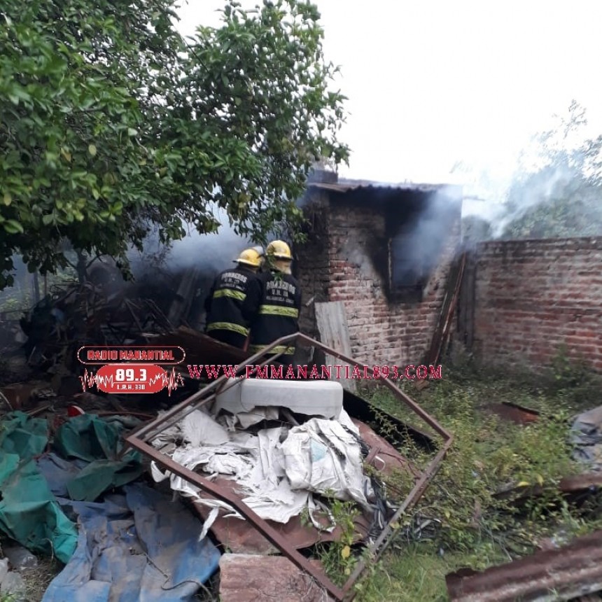 Villa &Aacute;ngela: EL PERSONAL DE BOMBEROS INTERVINO EN EL INCENDIO EN UNA VIVIENDA