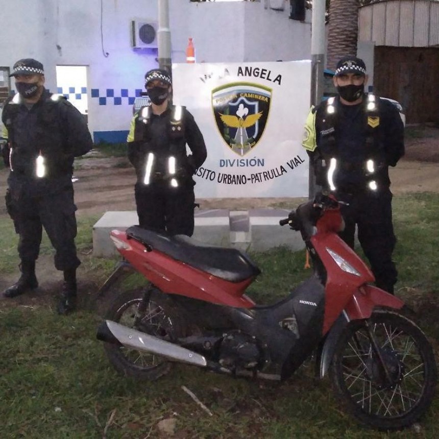 Villa &Aacute;ngela: EL PERSONAL POLICIAL LOGRA EL RECUPERO DE UNA MOTO CON PEDIDO DE SECUESTRO DEL 2018