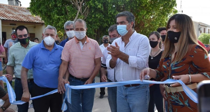Villa &Aacute;ngela: EL INTENDENTE PAPP Y EL GOBERNADOR CAPITANICH INAUGURARON EL PAVIMENTO HACIA LA ESCUELA N&deg; 837