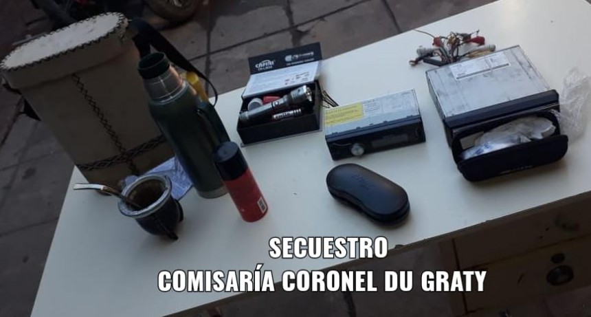 Coronel Du Graty: RECUPERAN DIVERSOS ELMENTOS ROBADOS DE DIFERENTES VEH&Iacute;CULOS EN LA MADRUGADA DE HOY, Y DETIENEN AL SUPUESTO RESPONSABLE