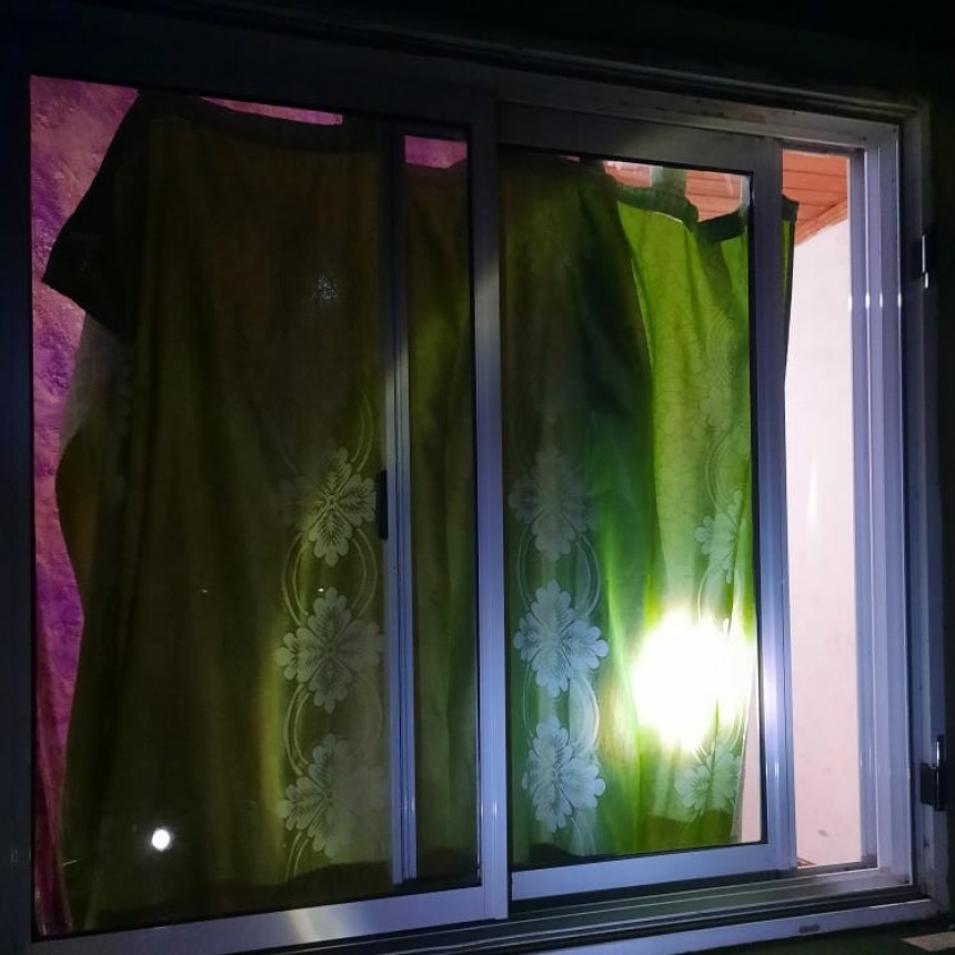 La Tigra: DEJ&Oacute; SIN SEGURIDAD UNA VENTANA Y LE ROBARON 15 MIL PESOS 