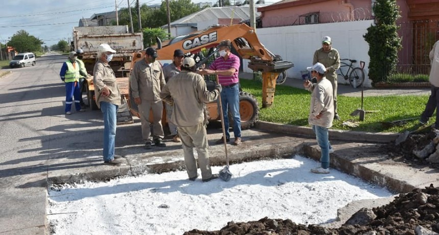 Villa &Aacute;ngela: EL INTENDENTE PAPP DESTAC&Oacute; EL TRABAJO DE LOS MUNICIPALES EN LA REPARACI&Oacute;N DE 14 BACHES