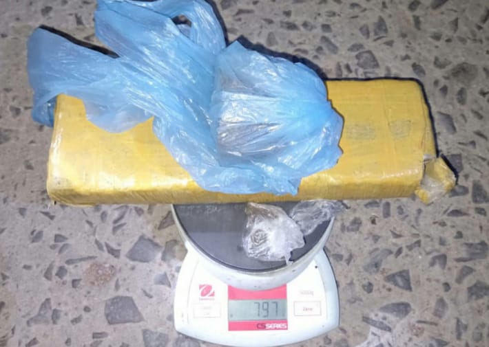 Detuvieron a un joven polic&iacute;a chaque&ntilde;o que intentaba vender marihuana: ten&iacute;a casi 800 gramos