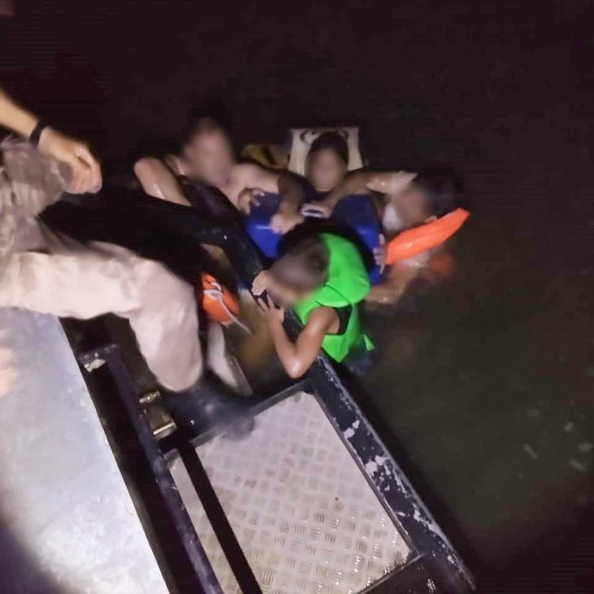 Entre R&iacute;os: En dram&aacute;tico operativo, Prefectura rescat&oacute; y le salv&oacute; la vida a siete personas