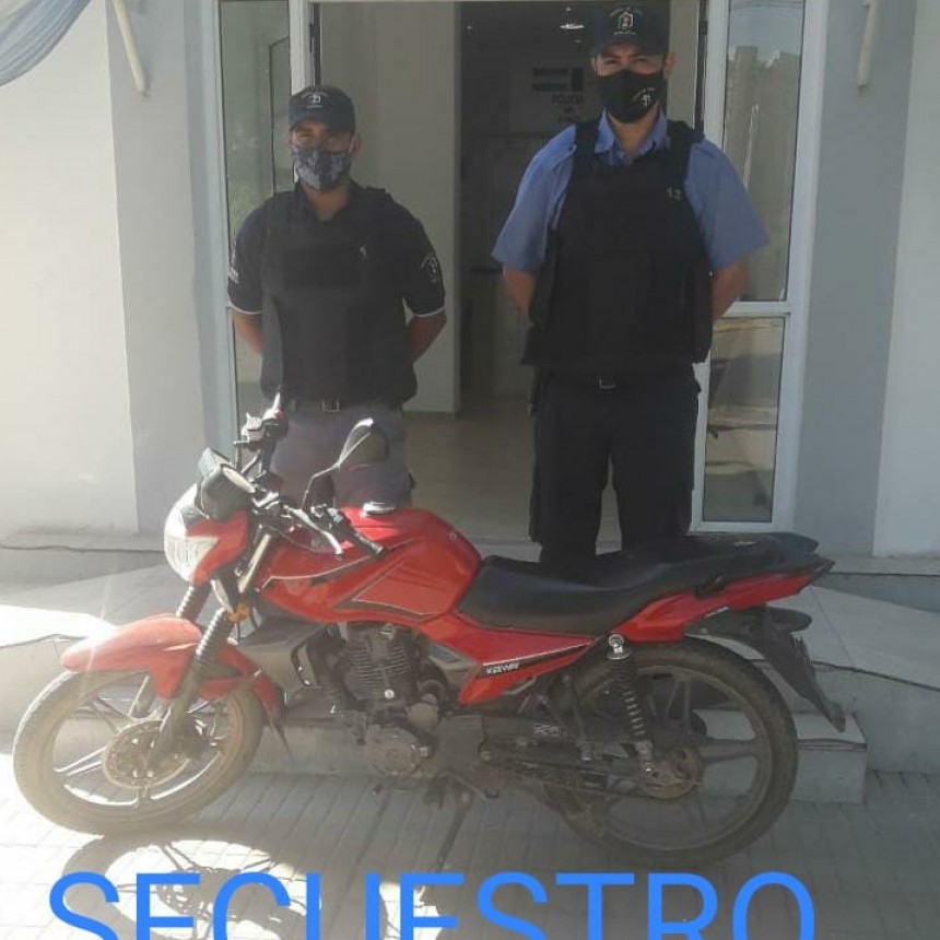 Villa &Aacute;ngela: EL PERSONAL POLICIAL LOGRA RECUPERAR UNA MOTO ROBADA EN HORAS DE LA MADRUGADA
