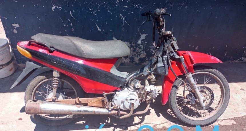Villa &Aacute;ngela: ES DEMORADO POR LA POLICIA Y LA MOTO ARROJ&Oacute; UN PEDIDO DE SECUESTRO | EL CONDUTOR DIJO TENER LOS PAPELES Y QUE NO ES LA PRIMERA VEZ QUE LE PASABA