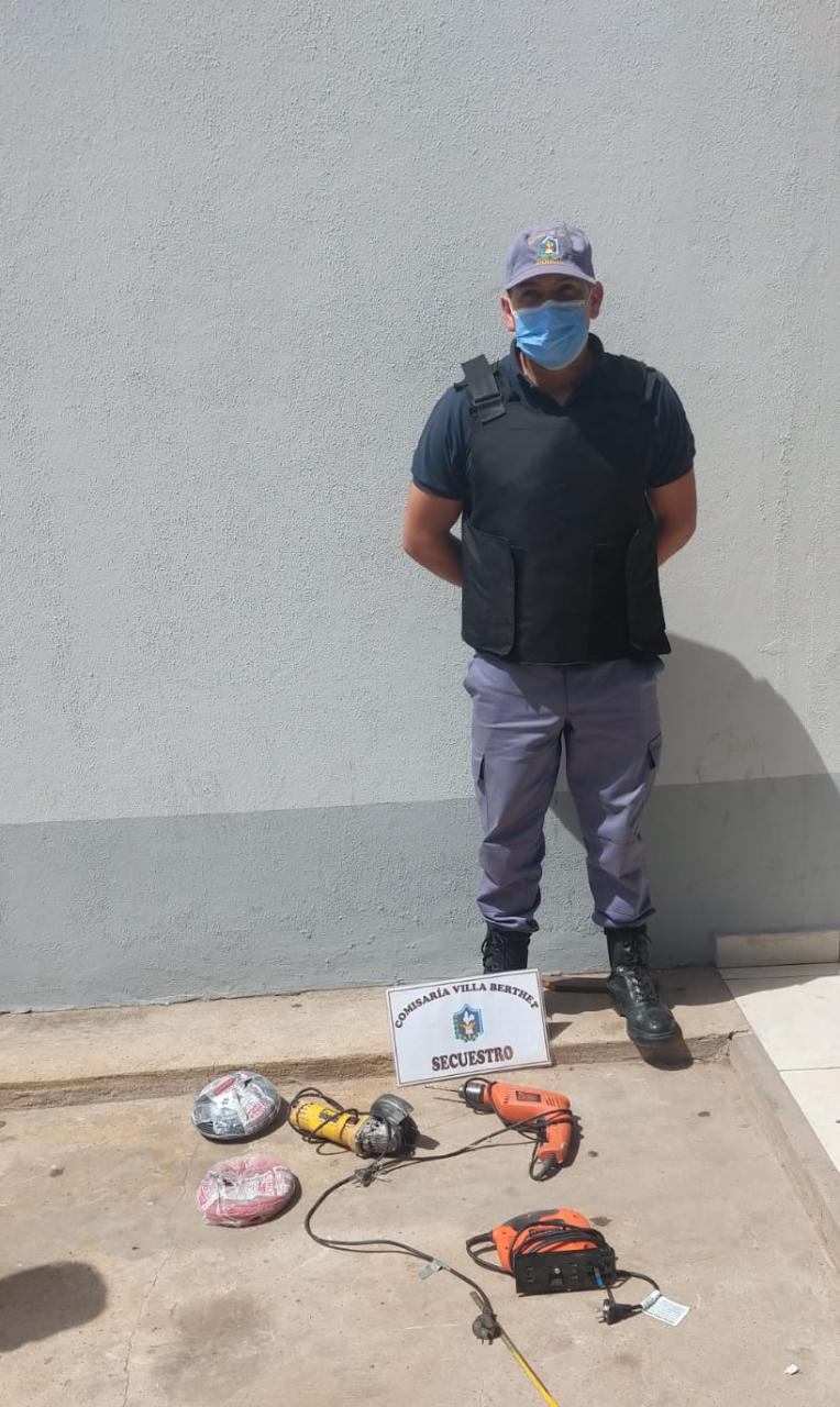 VILLA BERTHET: LA POLIC&Iacute;A RECUPER&Oacute; ELEMENTOS ROBADOS