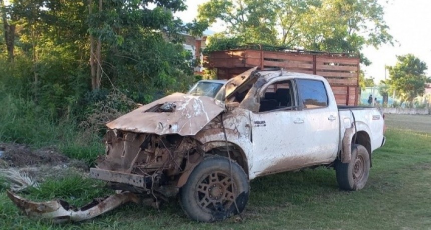Accidente fatal en Bermejo: choc&oacute; contra postes y el alambrado de un campo y sali&oacute; despedido de su camioneta