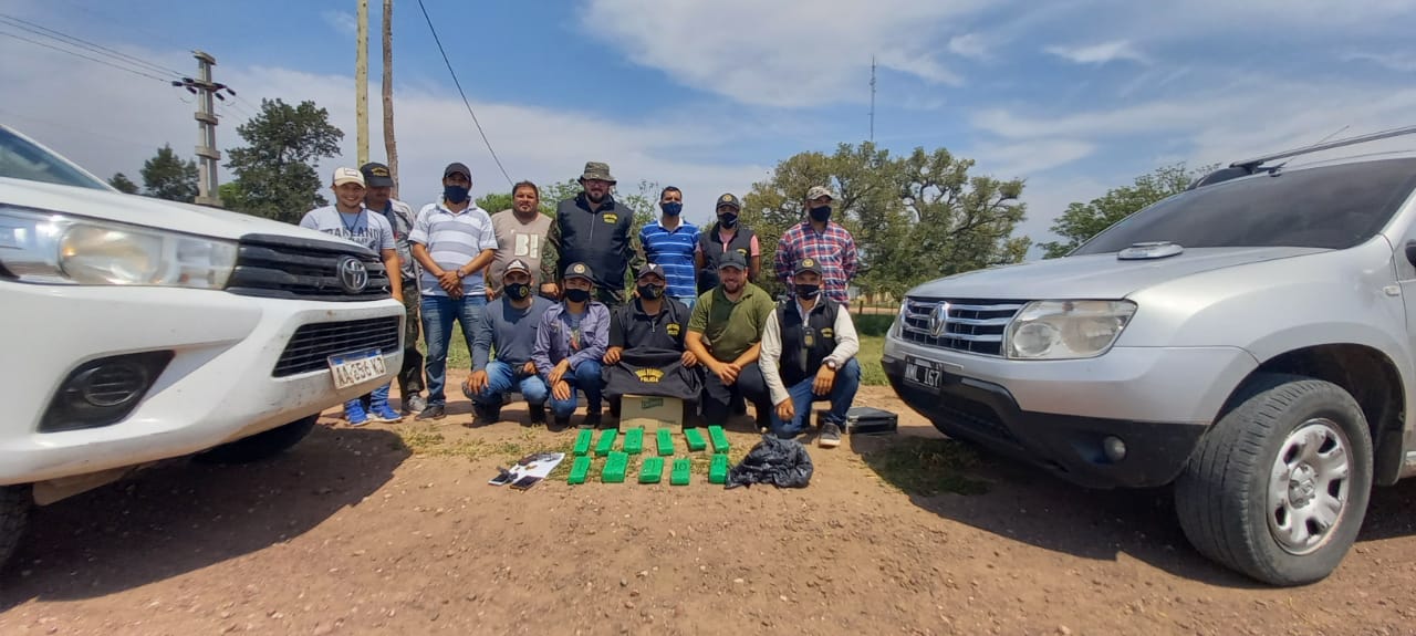 LA TIGRA: DETUVIERON A DOS PERSONAS ARMADAS Y SECUESTRARON MARIHUANA