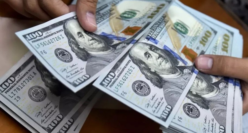 Sin techo, el d&oacute;lar blue sube $5 y se ofrece a $219