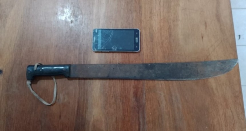 Barranqueras: Amenaz&oacute; de muerte con un machete a su ex pareja en presencia de sus hijos: fue detenido