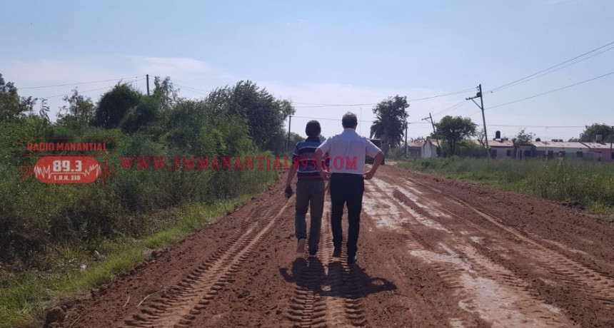 Villa &Aacute;ngela: EL INTENDENTE PAPP RECORRI&Oacute; EL COMIENZO DE OBRA DE LAS 20 CUADRAS DE PAVIMENTO DE CALLE MONTEAGUDO | &ldquo;esta obra lleva m&aacute;s de 30 millones de pesos presupuestados por el Concejo Municipal&rdquo;