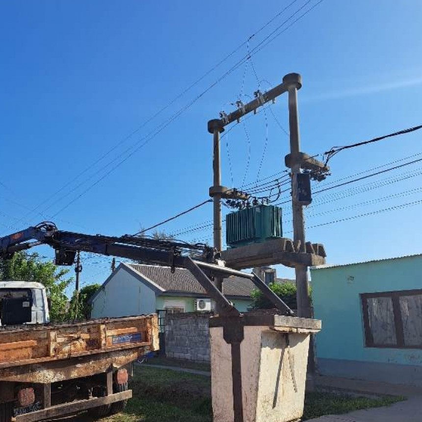 Villa &Aacute;ngela: DOS EMPLEADOS DE LA EMPRESA SECHEEP SUFRIERON LESIONES TRAS RECIBIR UNA DESCARGA EL&Eacute;CTRICA