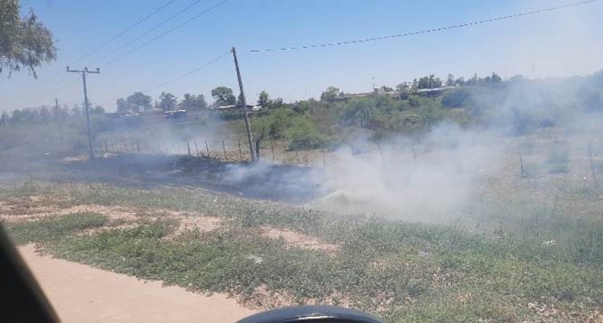 Villa &Aacute;ngela: BOMBEROS SOFOC&Oacute; UN INCENDIO DE PASTIZALES