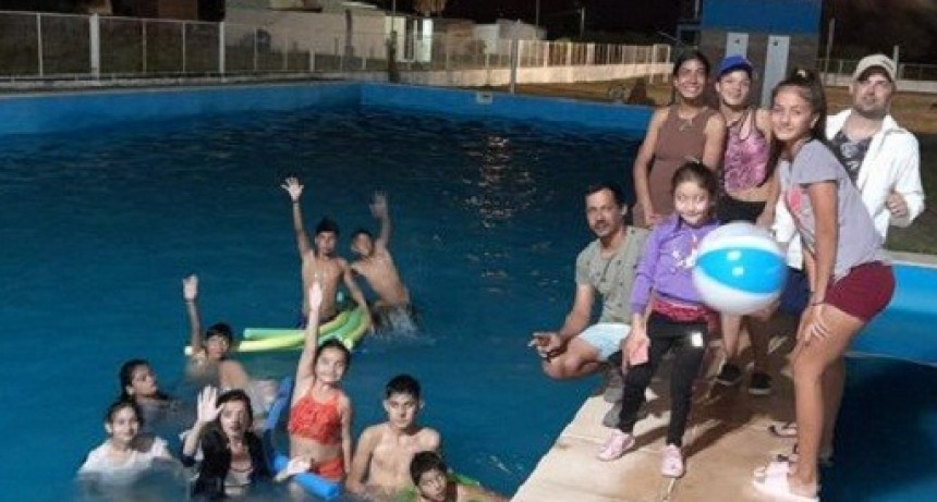 Enrique Urien: INAUGUR&Oacute; TEMPORADA VERANIEGA 2023 EN EL NATATORIO MUNICIPAL CON DOS PILETAS DE NATACION SEMIOLIMPICAS 