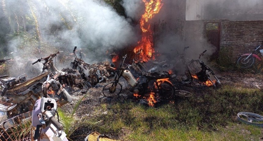 Villa &Aacute;ngela: SE INCENDI&Oacute; EL EX DEP&Oacute;SITO MUNICIPAL DE MOTOS