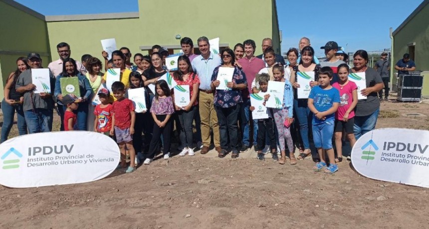 Villa &Aacute;ngela: DIEGO AR&Eacute;VALO ACOMPA&Ntilde;&Oacute; LA ENTREGA DE VIVIENDAS JUNTO A CAPITANICH | &ldquo;Queremos transformar esto en una pol&iacute;tica p&uacute;blica para, bajo cualquier circunstancia, seguir construyendo&rdquo;