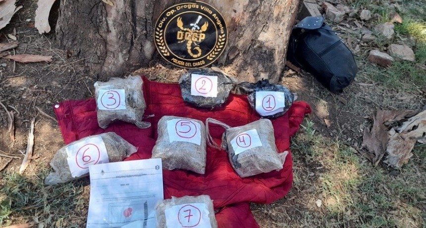 Villa &Aacute;ngela: BAJARON DEL COLECTIVO CON M&Aacute;S DE CUATRO KILOS DE MARIHUANA | HAY UN DETENIDO Y UNA MENOR DE EDAD DEMORADA