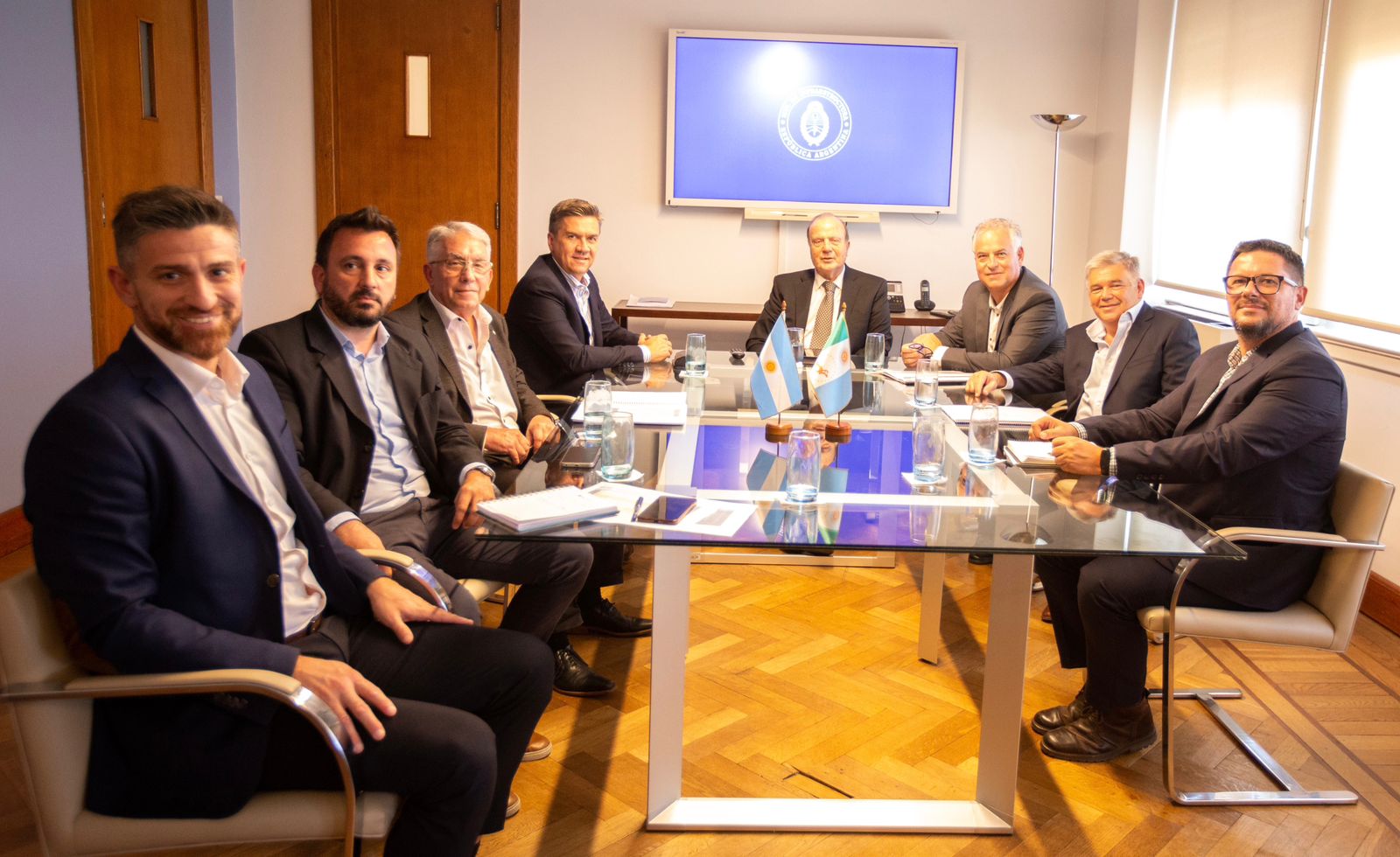 EL GOBERNADOR ZDERO ESTUVO REUNIDO CON GUILLERMO FERRARO, MINISTRO DE INFRAESTRUCTURA DE LA NACI&Oacute;N
