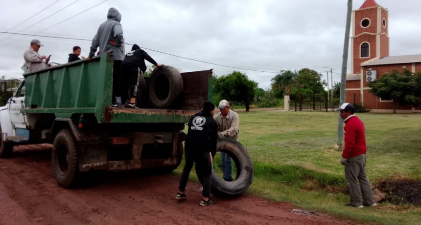 VILLA &Aacute;NGELA: CONTIN&Uacute;A EL DESCACHARRADO | "La fumigaci&oacute;n solo mata los mosquitos en vuelo" 