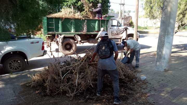 Villa &Aacute;ngela: SERVICIOS P&Uacute;BLICOS REALIZA TAREAS DE MANTENIMIENTO EN LA CIUDAD
