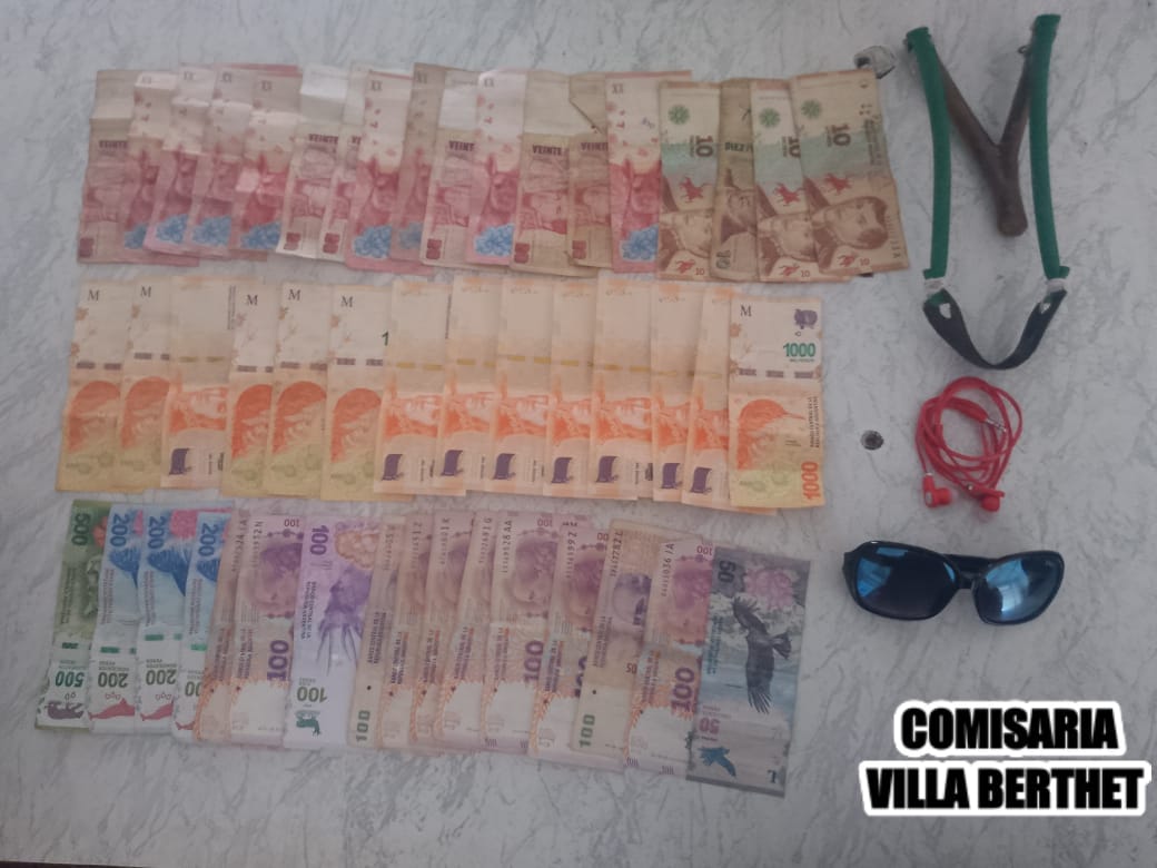 Villa Berthet: INGRES&Oacute; A UNA VIVIENDA, SE LLEV&Oacute; DINERO Y CUANDO LO APREHENDIERON TAMBI&Eacute;N POSE&Iacute;A PLANTAS DE MARIHUANA