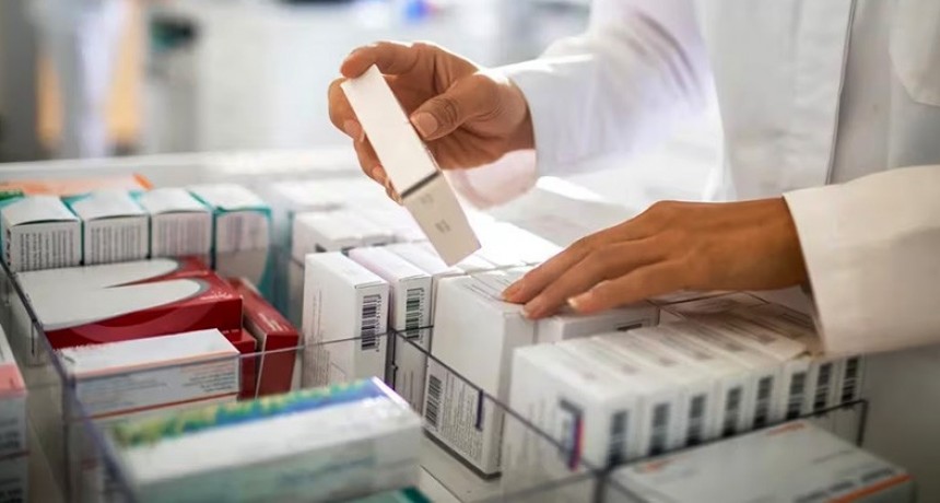 El Gobierno public&oacute; la reglamentaci&oacute;n del DNU que afecta a m&eacute;dicos, farmacias y pacientes
