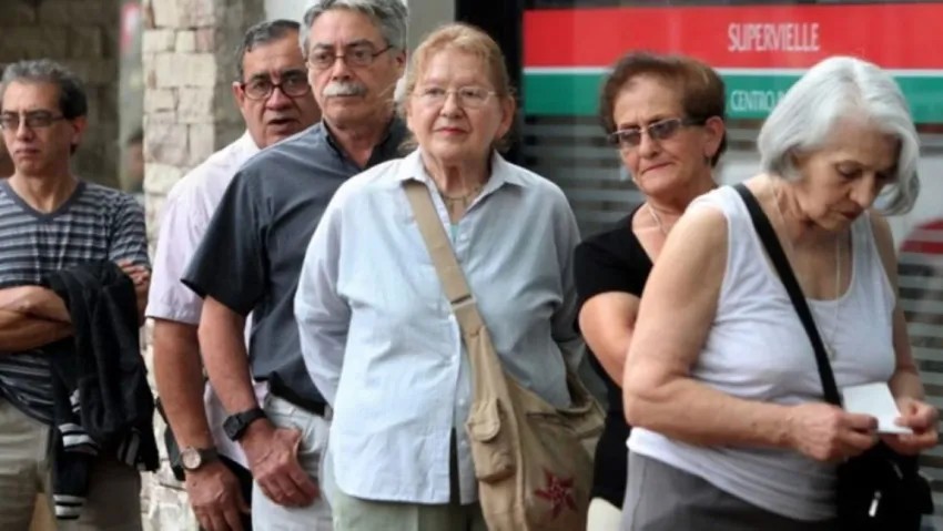 El mes que viene, jubilados cobrar&aacute;n un bono de 55 mil pesos