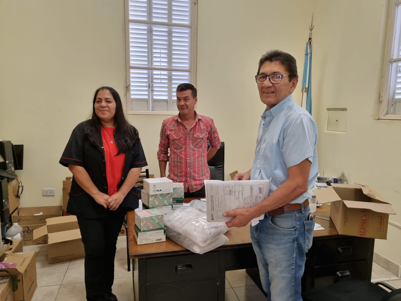 Villa &Aacute;ngela: EL MUNICIPIO ENTREG&Oacute; INSUMOS AL HOSPITAL SALVADOR MAZZA