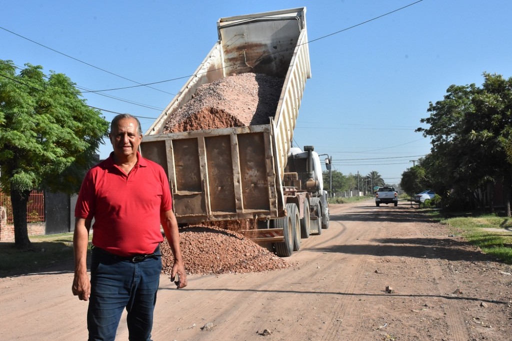 Villa Ángela: EL INTENDENTE ADALBERTO PAPP SUPERVISA TRABAJOS EN EL BARRIO PUEBLO VIEJO