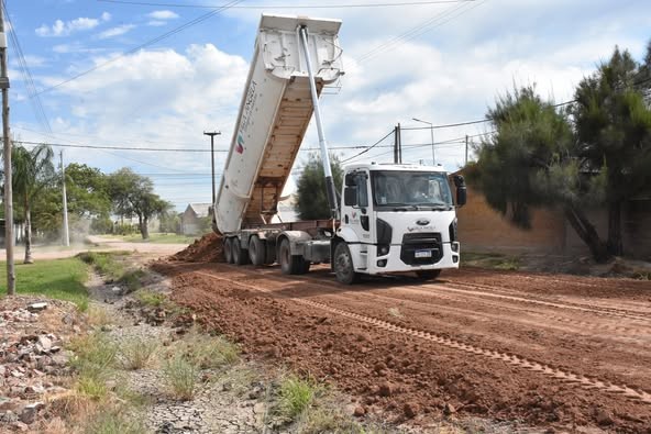 Villa Ángela: EL INTENDENTE ADALBERTO PAPP RECORRIÓ LOS TRABAJOS EN LA CALLE WASHINGTON