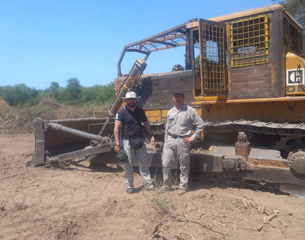 Las Breñas: DETIENEN DESMONTE ILEGAL Y SECUESTRAN TOPADORA