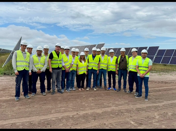 VILLA ÁNGELA: EL GOBERNADOR ZDERO SUPERVISÓ LA OBRA DE UN NUEVO COMPLEJO SOLAR EN LA PROVINCIA