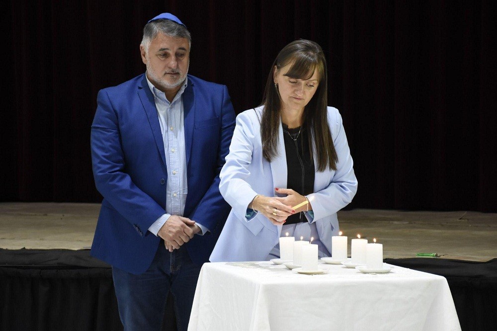 LA VICEGOBERNADORA SCHNEIDER ACOMPAÑÓ EL ACTO DE CONMEMORACIÓN POR EL DÍA INTERNACIONAL DE LAS VÍCTIMAS DEL HOLOCAUSTO