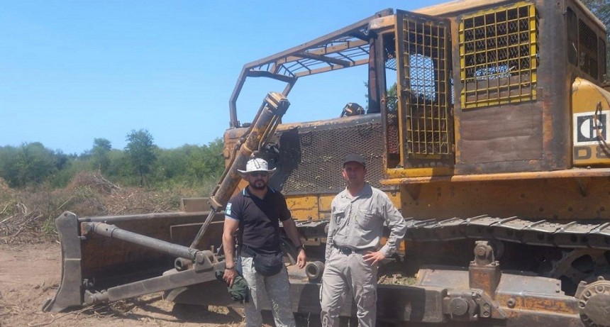 Las Bre&ntilde;as: DETIENEN DESMONTE ILEGAL Y SECUESTRAN TOPADORA