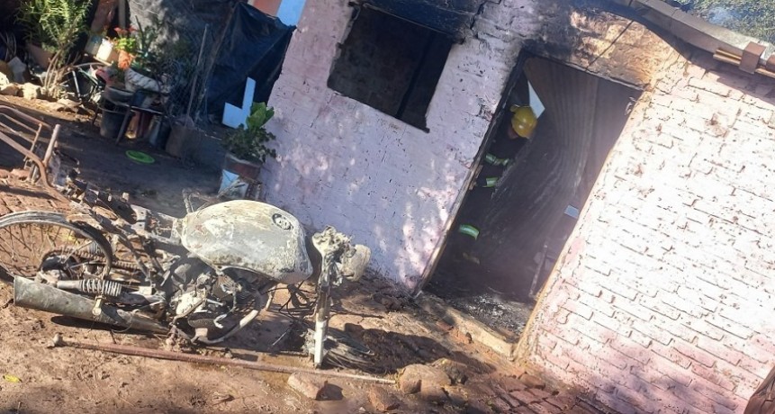 Villa &Aacute;ngela: UN INCENDI&Oacute; PROVOC&Oacute; LA DESTRUCCI&Oacute;N CASI TOTAL DE UNA VIVIENDA, ELECTRODOM&Eacute;STICOS, MUEBLES Y CALZADOS  