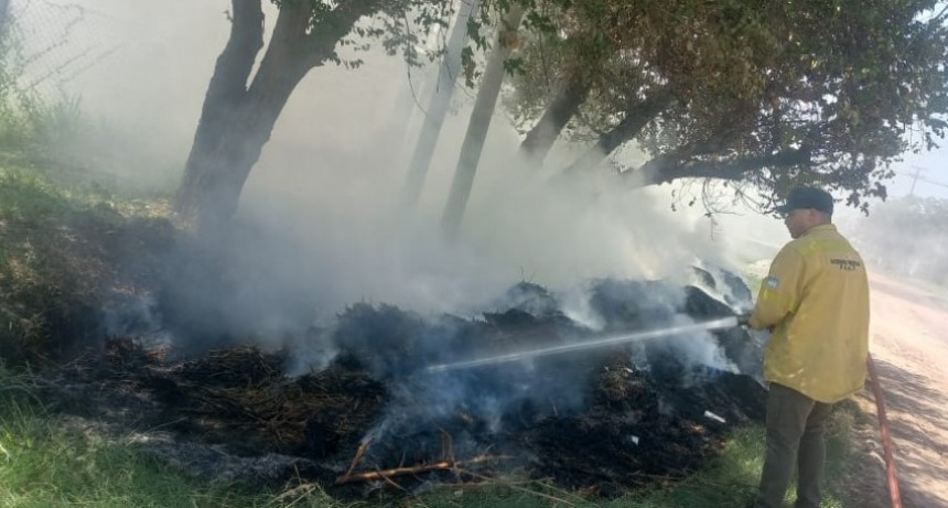 Villa &Aacute;ngela: BOMBEROS EXTINGUIERON UN INCENDIO DE PASTIZALES Y RESIDUOS