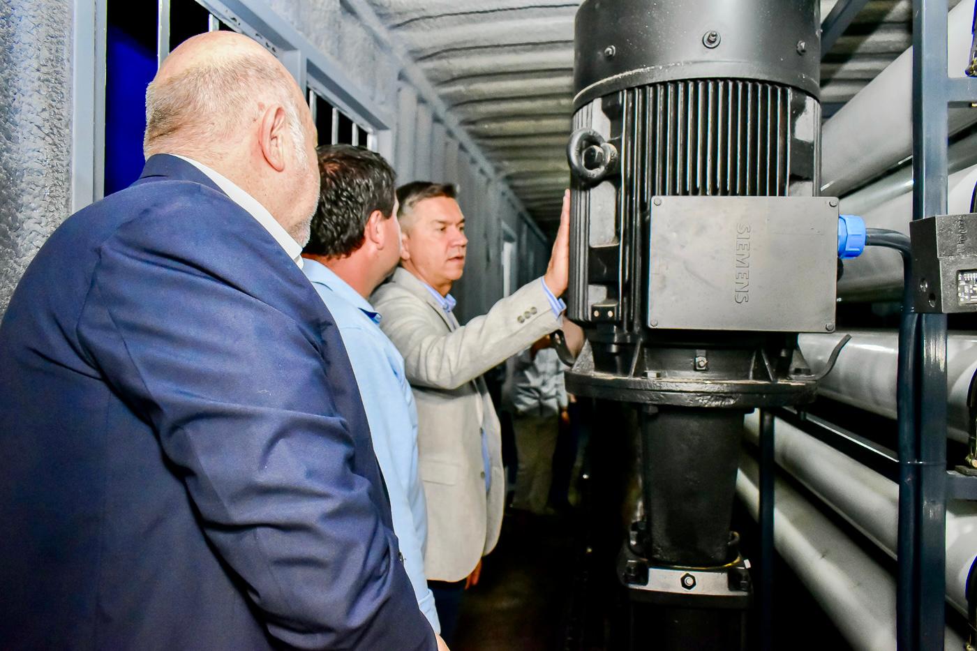 EL GOBERNADOR ZDERO INAUGUR&Oacute; LA PLANTA DE &Oacute;SMOSIS INVERSA EN CORONEL DU GRATY
