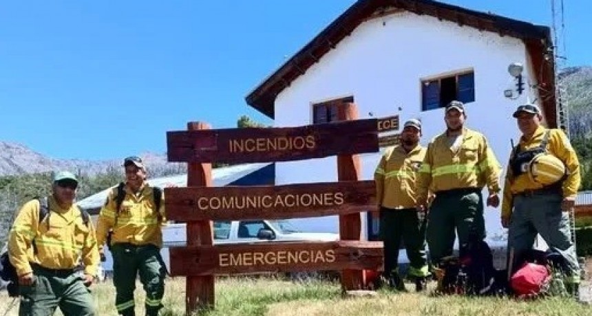 De El Impenetrable a Los Alerces: BRIGADISTAS CHAQUE&Ntilde;OS AYUDAN CON LOS INCENDIOS DEL SUR