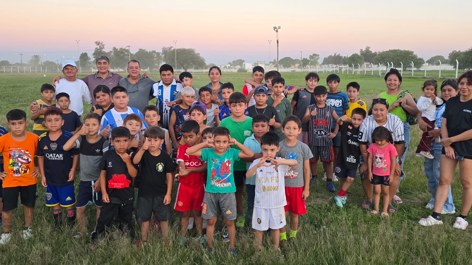 BUYATTI DESTACÓ EL ROL DEL DEPORTE COMO HERRAMIENTA DE INCLUSIÓN Y ACOMPAÑÓ A UNA ESCUELA DE FÚTBOL INFANTIL