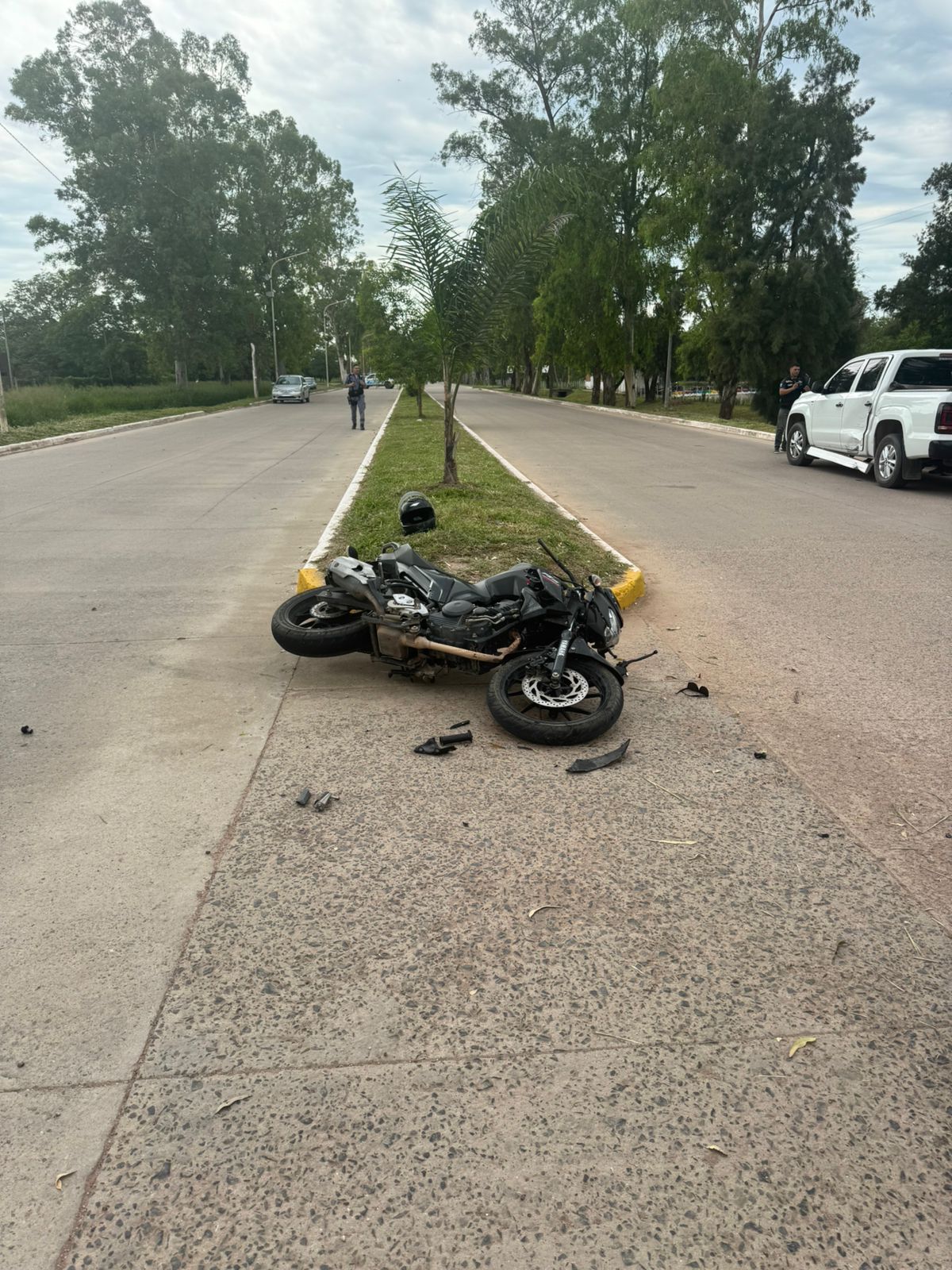 VILLA ÁNGELA: UN JOVEN LESIONADO TRAS CHOQUE DE MOTO CONTRA UNA CAMIONETA