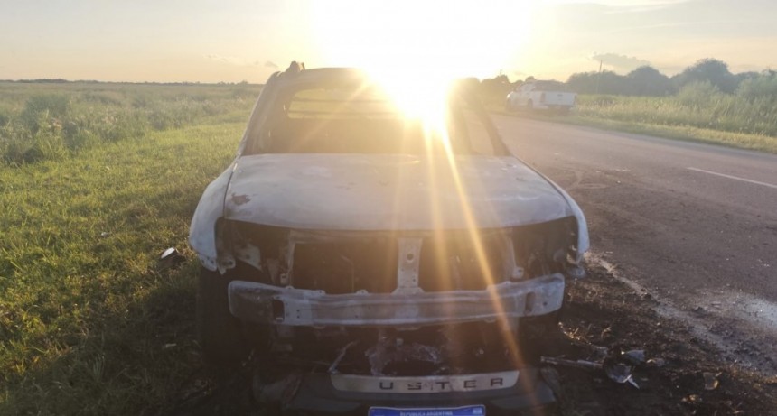 Villa Ángela: INCENDIO DE UN VEHÍCULO SOBRE RUTA 95