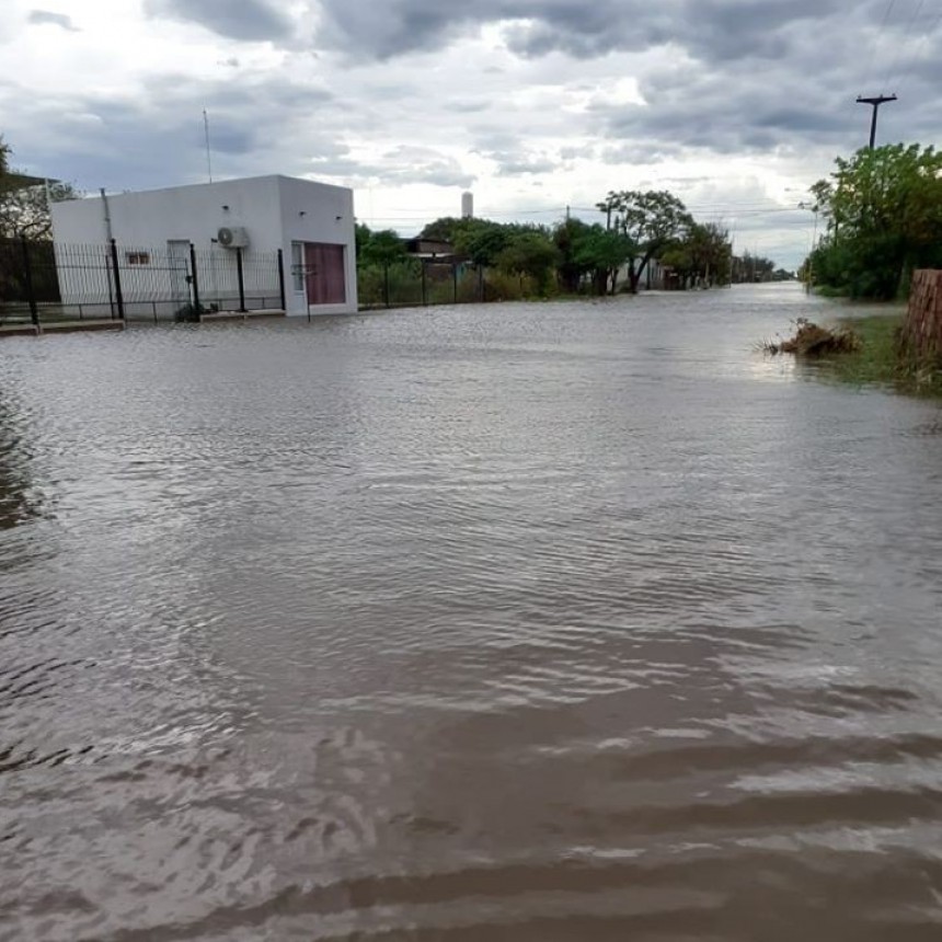 SANTA SYLVINA: 140mm. DEJ&Oacute; A VECINOS BAJO AGUA