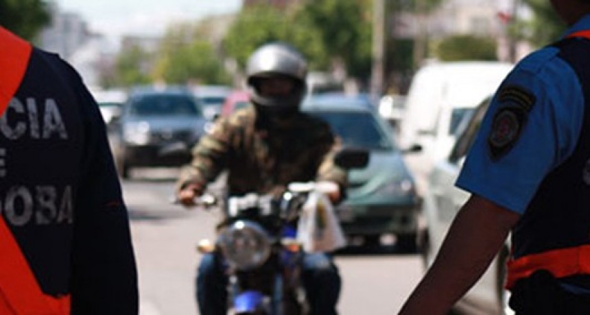 VILLA &Aacute;NGELA: EN OPERATIVO DE PREVENCI&Oacute;N VEHICULAR, CONDUCTORES ABANDONAN LAS MOTOS Y SE DAN A LA FUGA