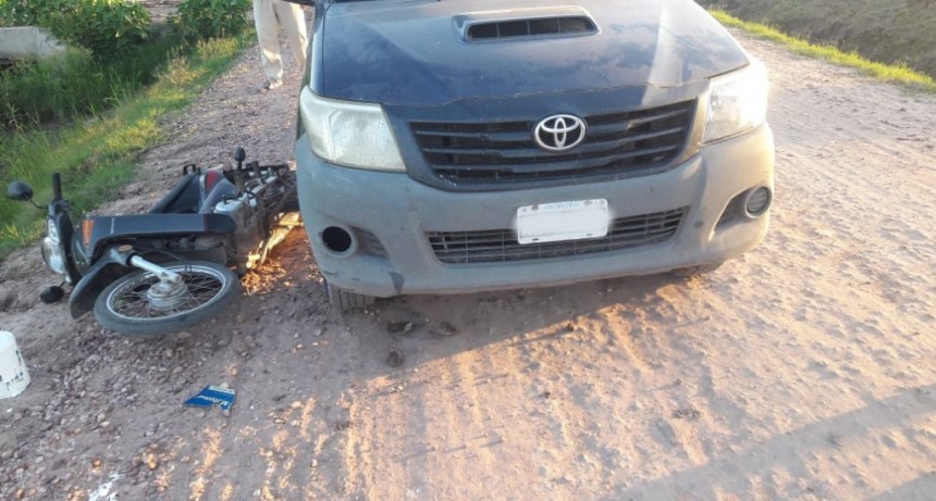 Villa &Aacute;ngela: ACCIDENTE DE TR&Aacute;NSITO ENTRE UNA CAMIONETA Y UNA MOTO, DEJA A UNA MUJER CON LESIONES LEVES