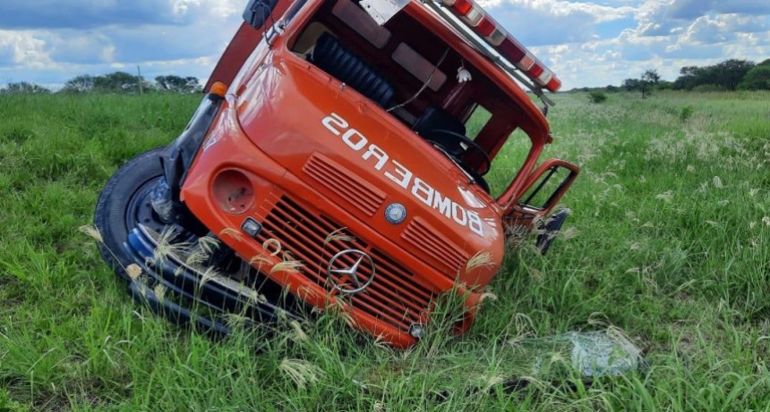 Chocaron un cami&oacute;n de Bomberos y una camioneta por la ruta 16