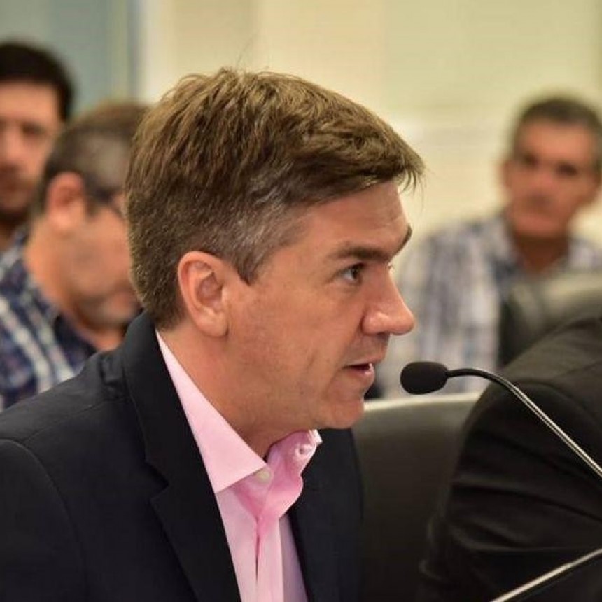 Zdero: "Hay que volver a clases, pero antes deben cumplir con los docentes"