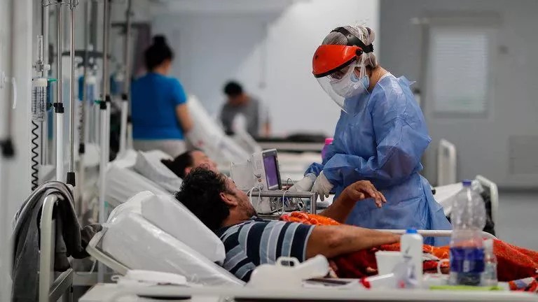 Baja la ocupaci&oacute;n de camas en terapia, pero se mantienen las muertes